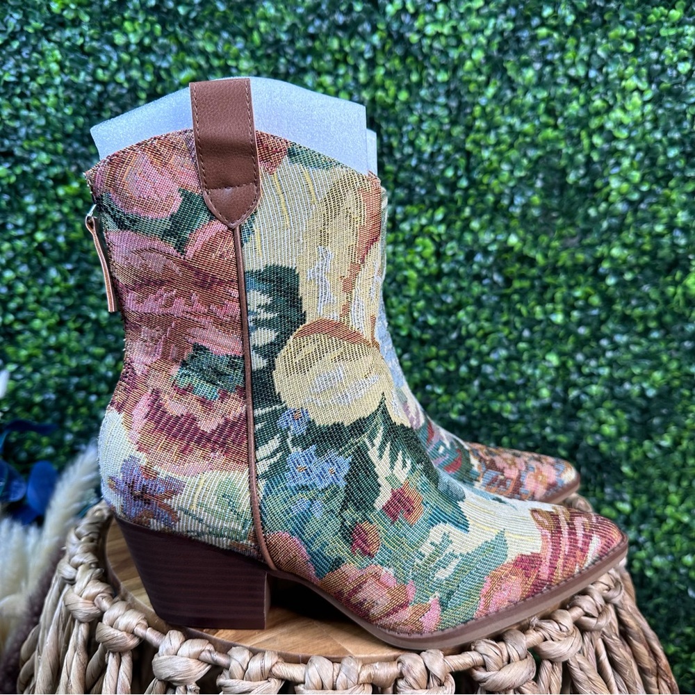 NWT Vintage Floral jacquard tapestry western Boot- vegan leather New Kaiya boots - Picture 9 of 16
